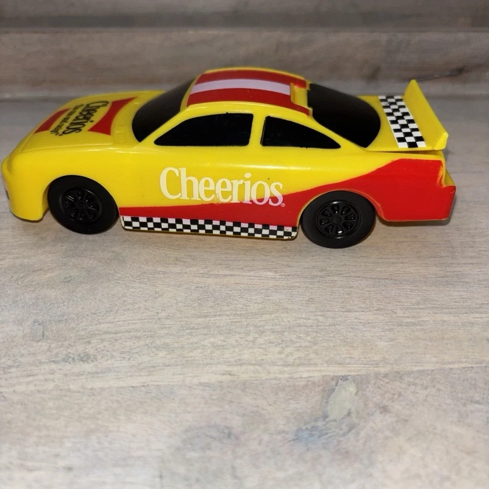 General Mills CHEERIOS Cereal RACE CAR Snack Container Vintage